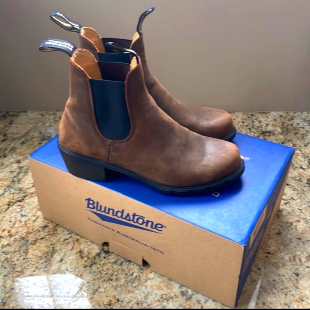 Women's Blundstone Boots size 7 US